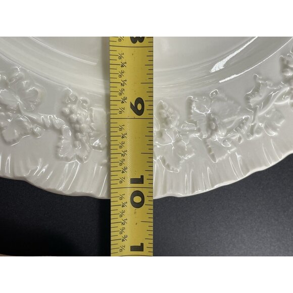 4 Wedgwood of Etruria Barlaston Queens Ware  Embossed Grapes Dinner Plates - Picture 7 of 7